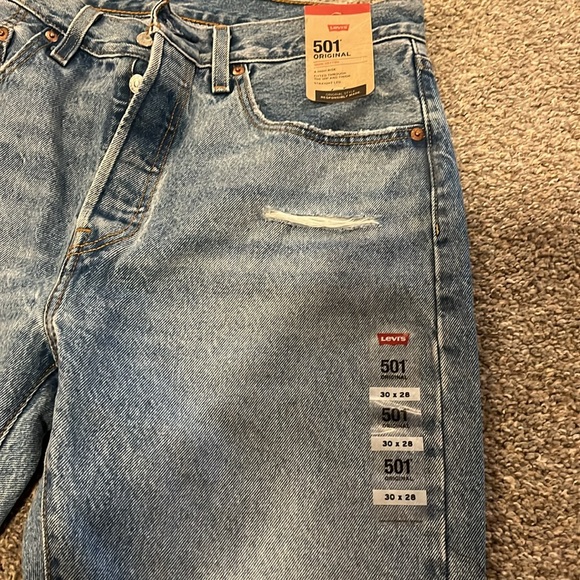 Women’s Levi’s 501 30 x 28 NWT - Picture 2 of 4
